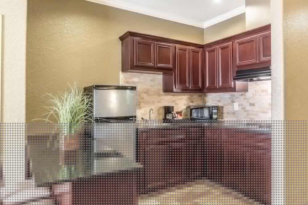 Comfort Suites Houston IAH Airport - Beltway 8 32/45