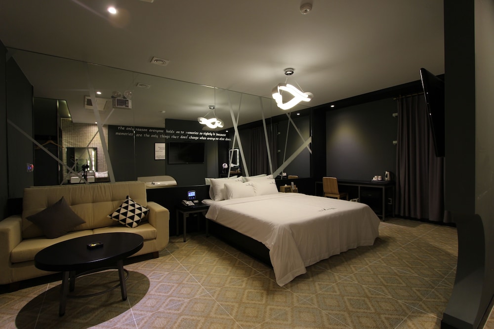 The Zenith Hotel 19/60