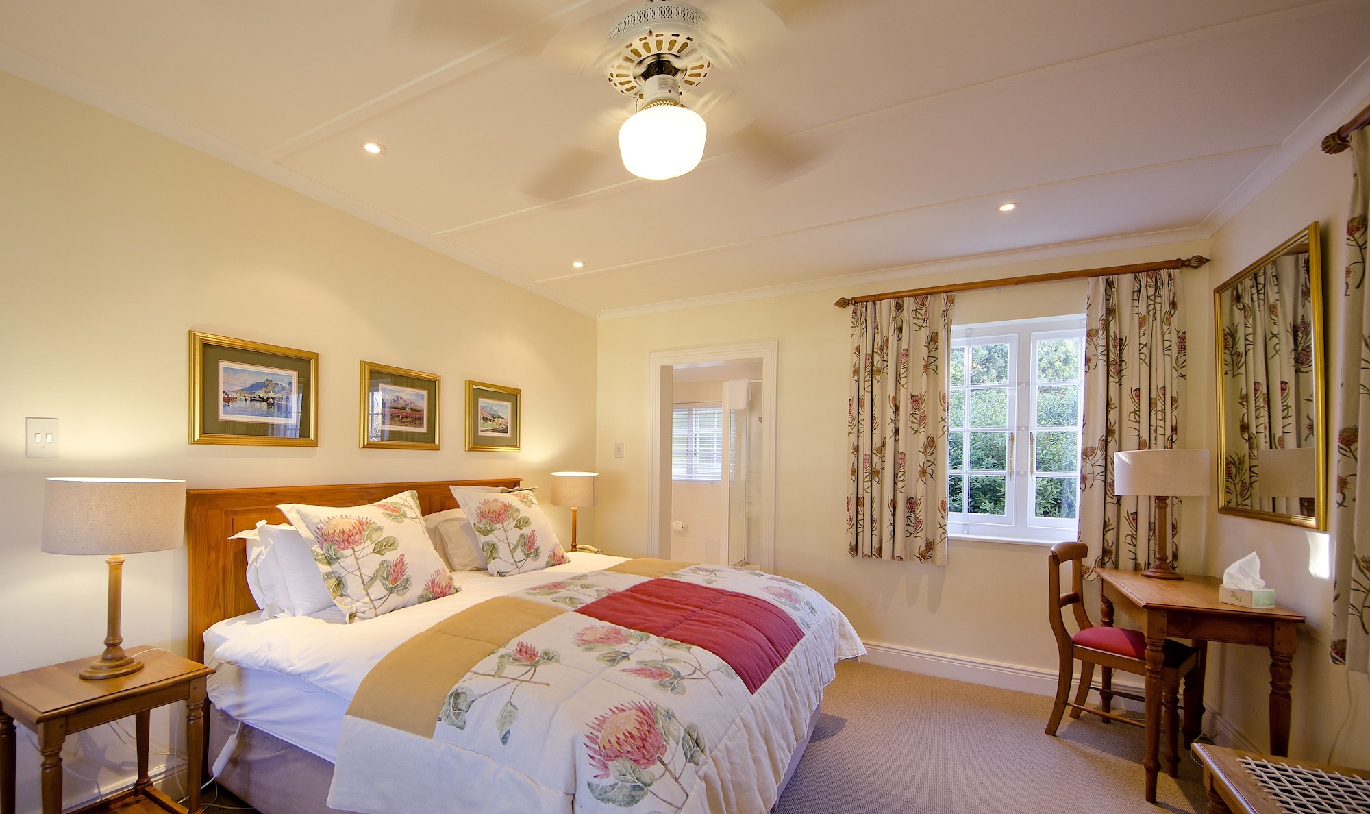 Classic, Cottage, King Bed, Lagoon View