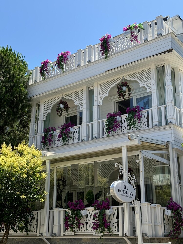 White Palace Otel 2/50