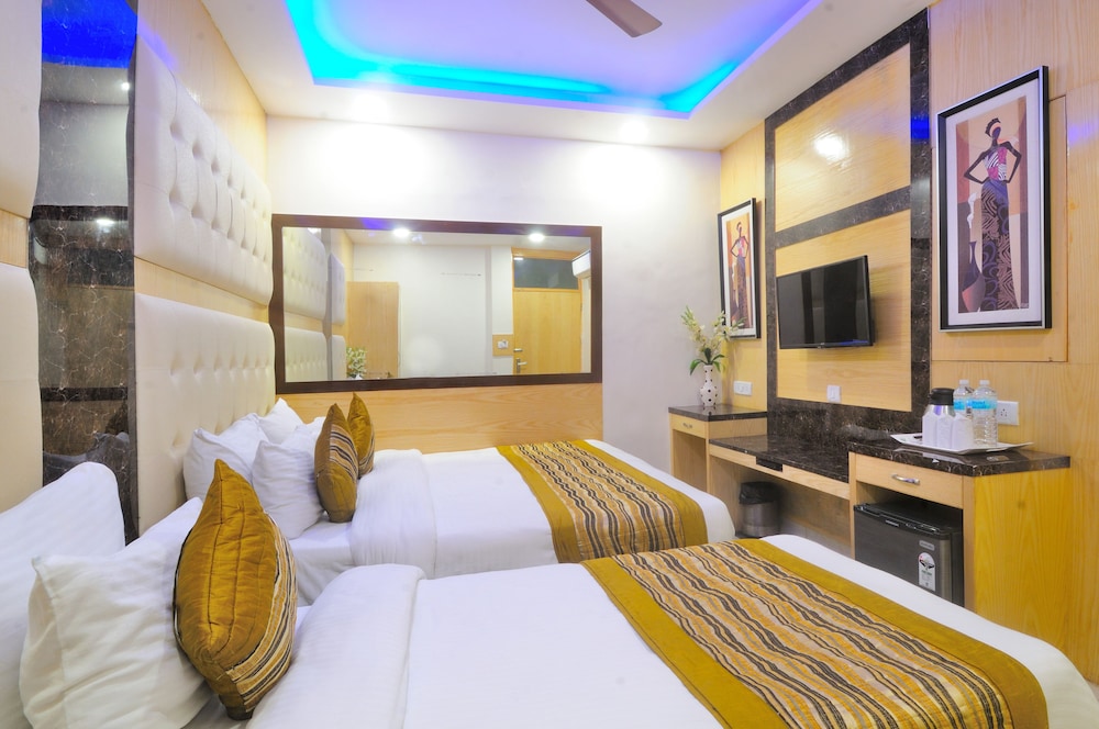 ROOM, TRIPLE