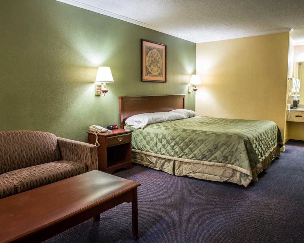 Rodeway Inn and Suites Plymouth Hwy 64 15/55