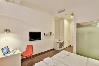Basic, Basement, King Bed