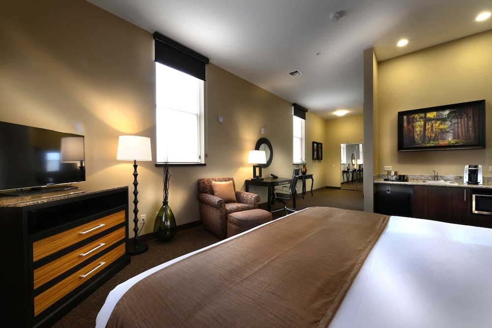 Hotel Maison Yakima Tapestry Collection by Hilton 12/61