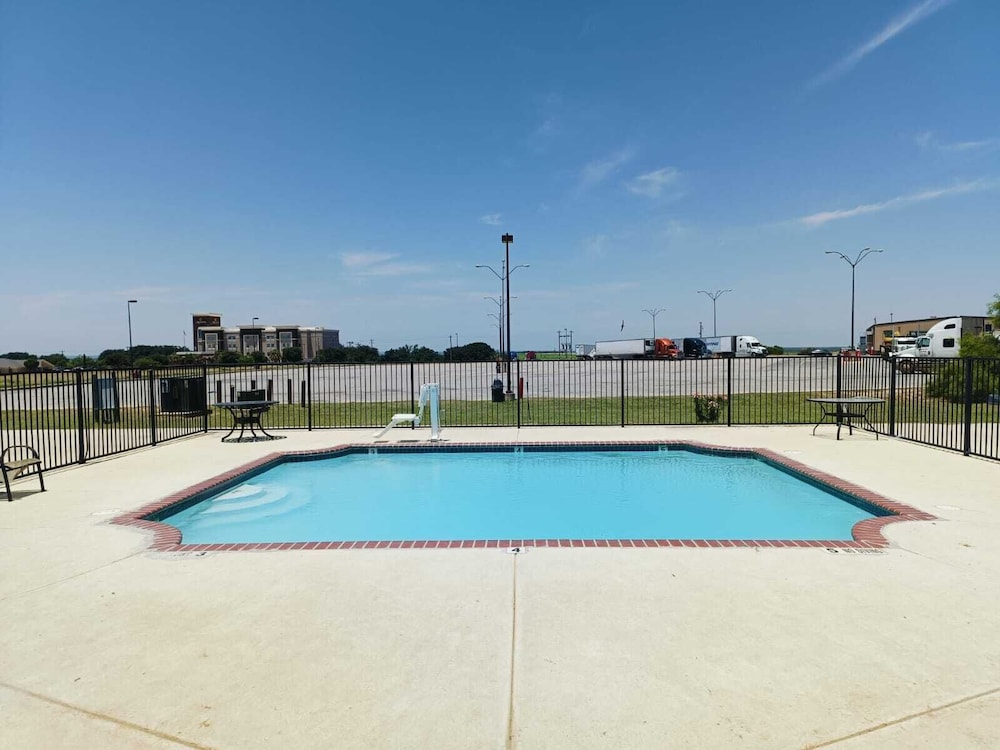 Hotel O Bien Venido Pearsall I-35 7/17
