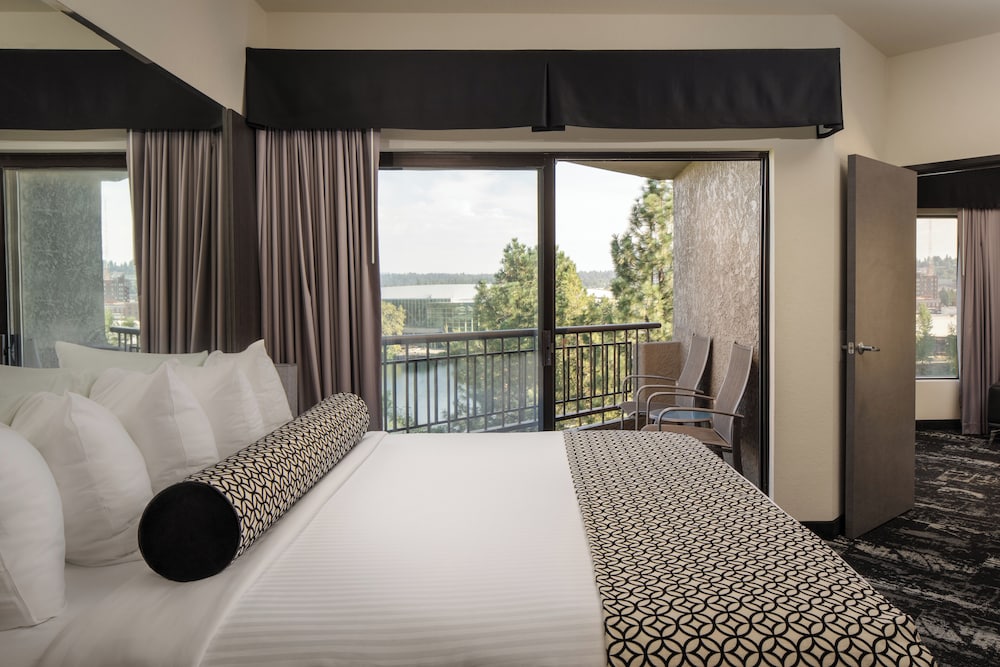 Suite, King Bed, Riverside, Balcony