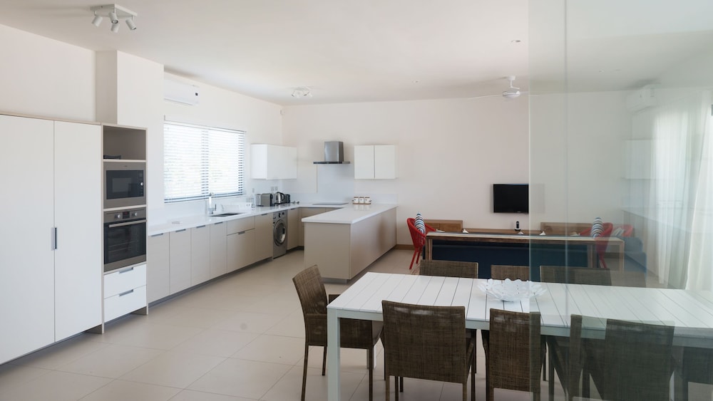 Cap Ouest by Horizon Holidays 73/74