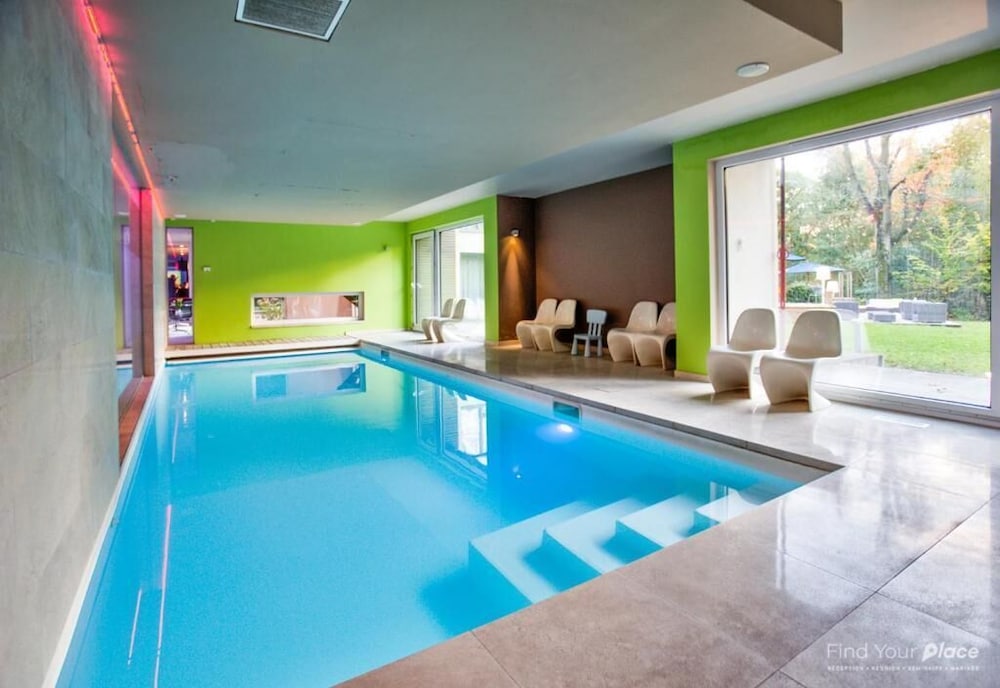 Utopia Hotel in Jurbise