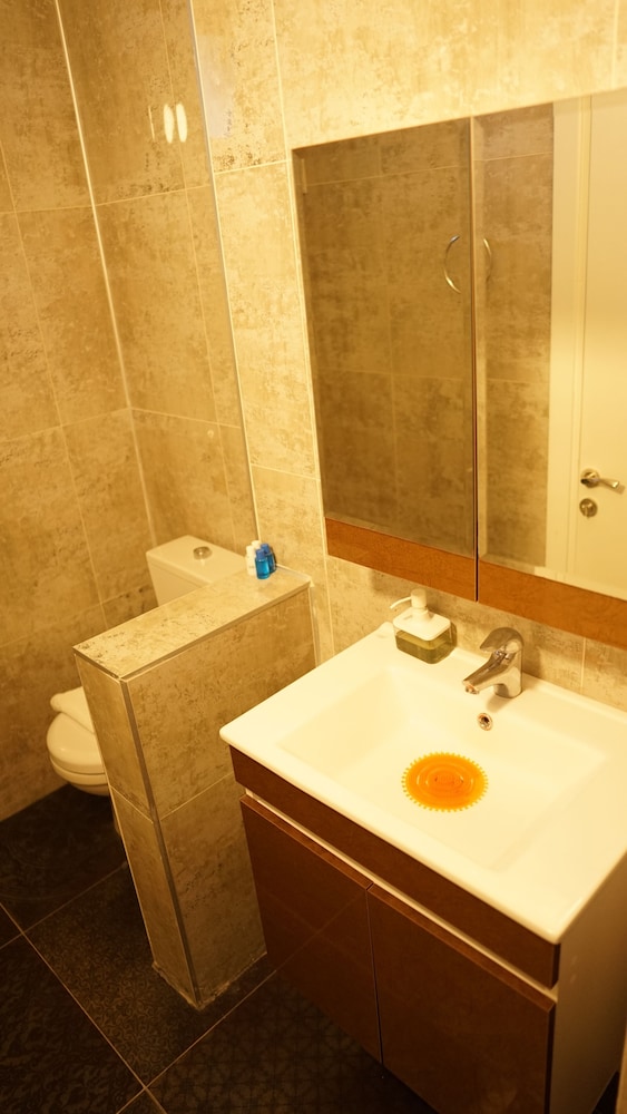 Karyada Hotel 50/50