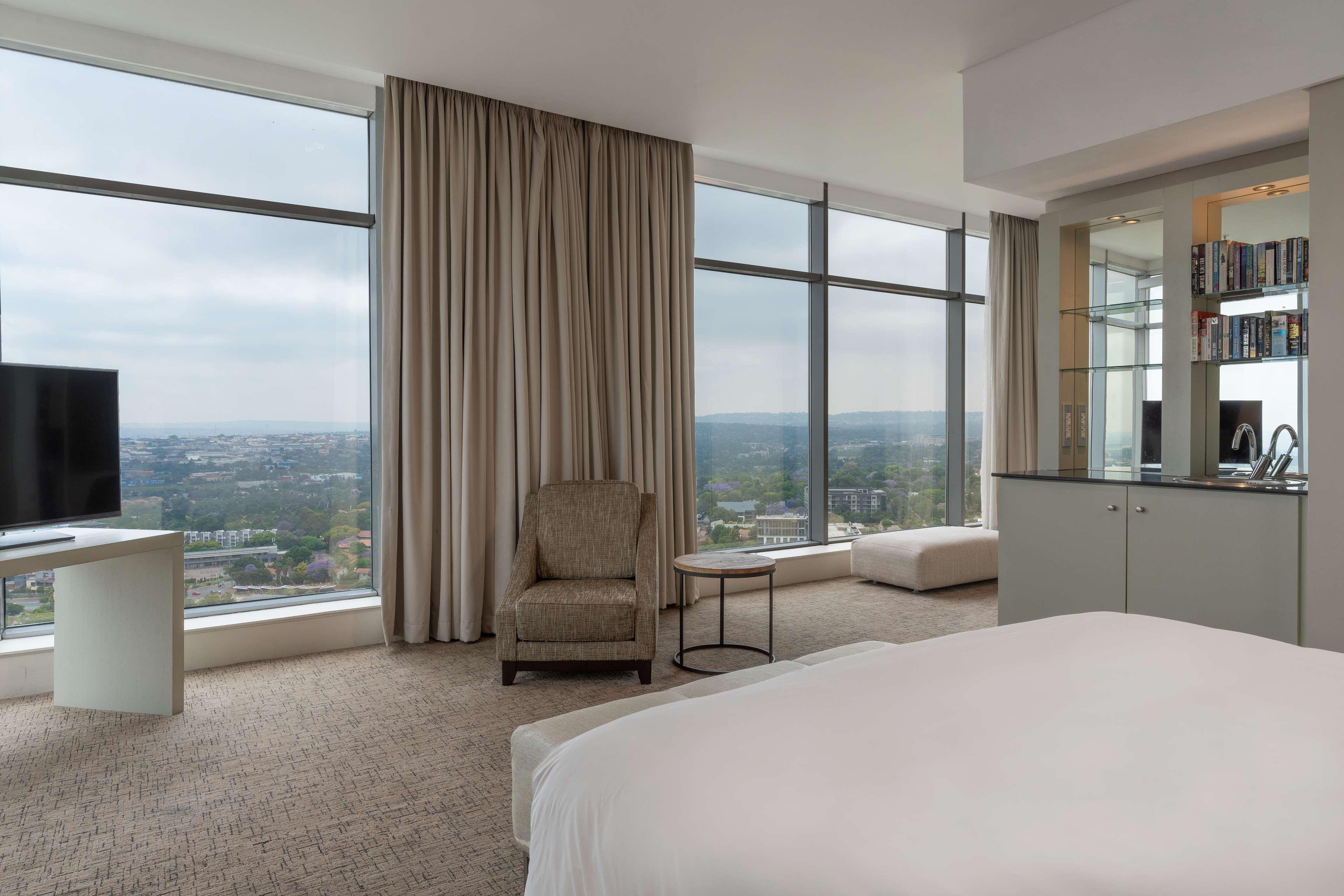 3 Bedrooms, Presidential, Suite, Skyline View, Lounge Access