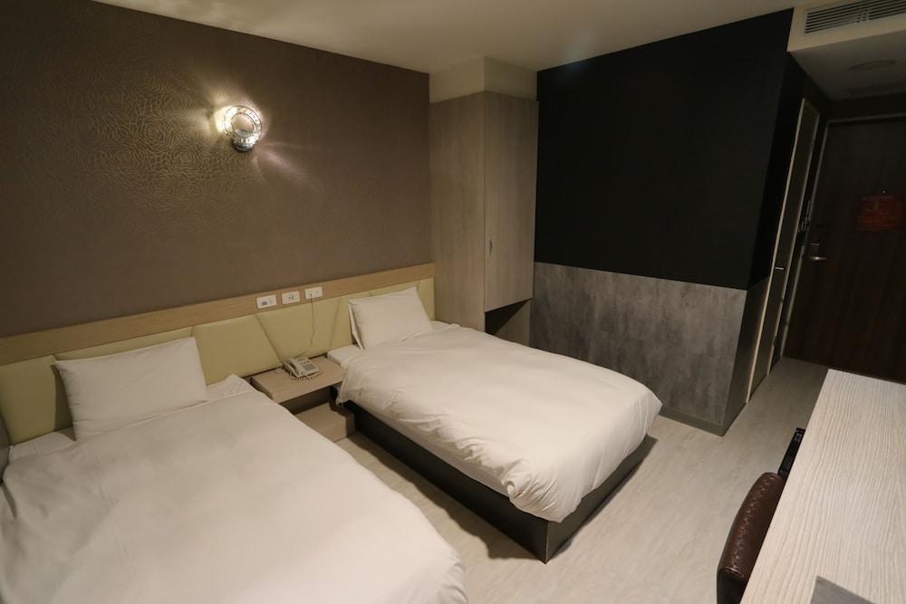 YPJ HOTEL 30/70