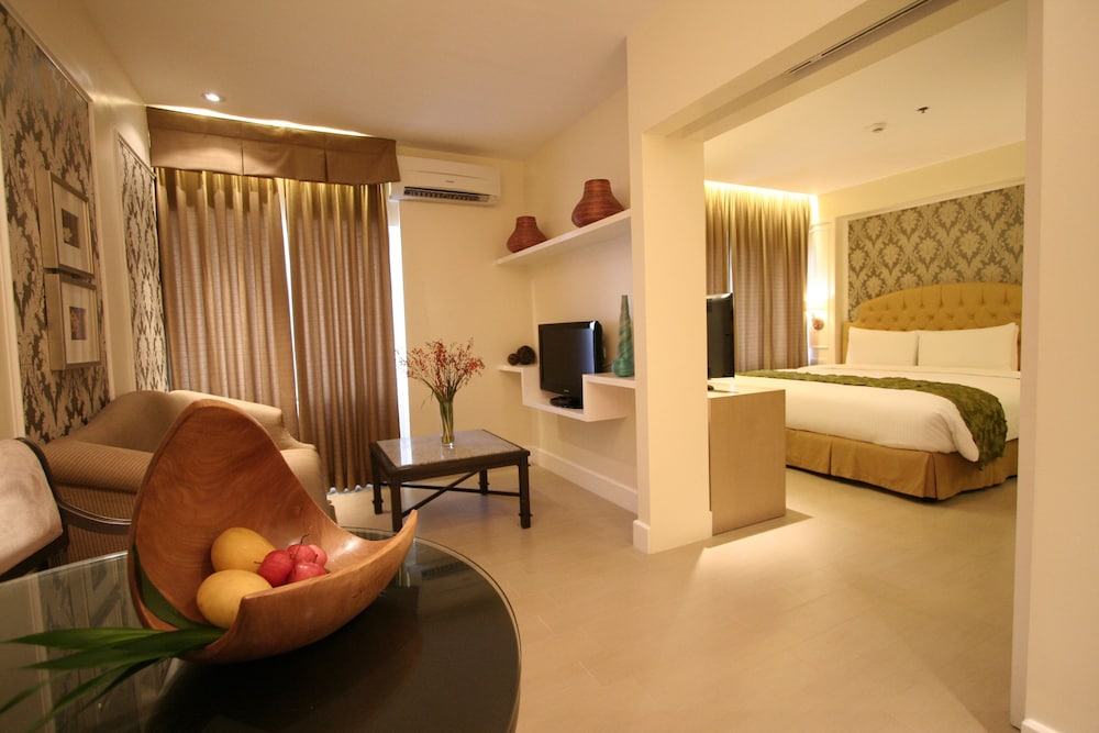 Hotel St. Ellis 32/64