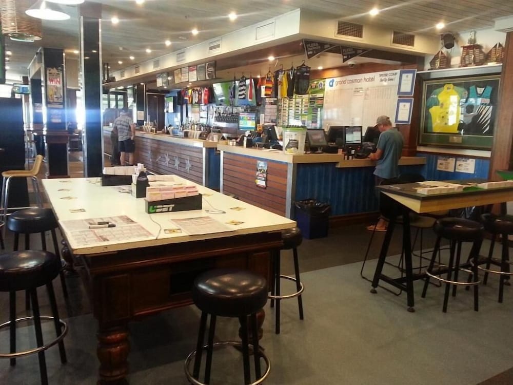 Grand Tasman Hotel 46/65