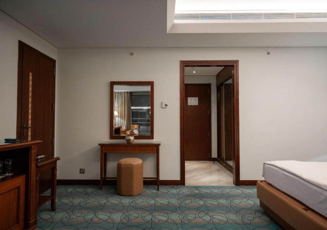 Atrium, Twin Beds, No View