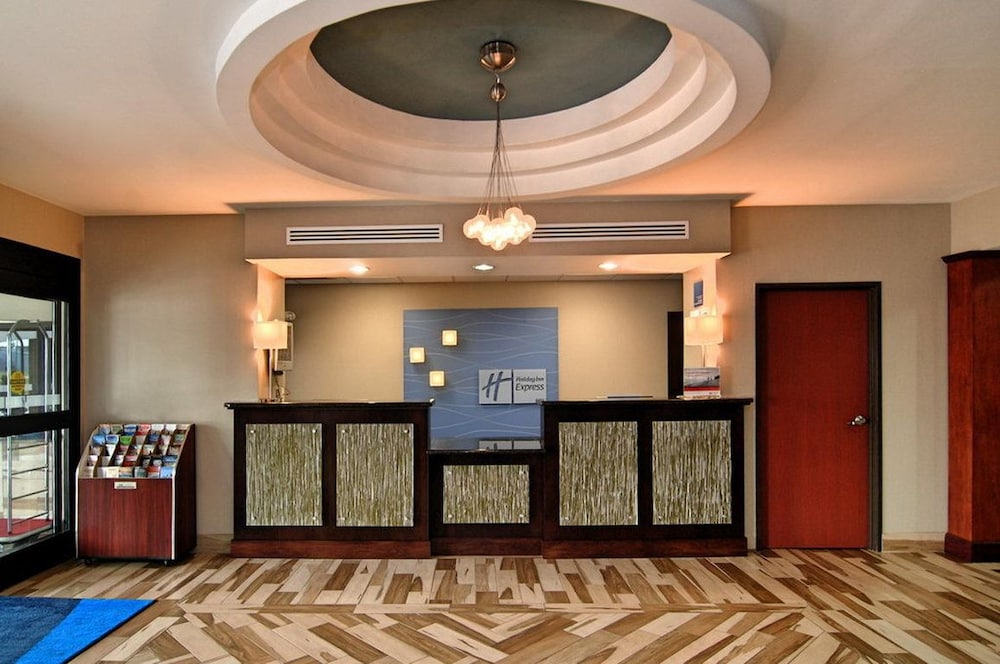 Holiday Inn Express Suites Roanoke Rapids Se 2/72