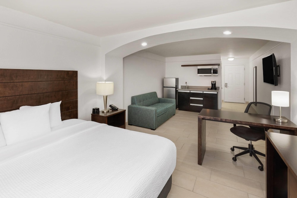 EXECUTIVE, KING BED