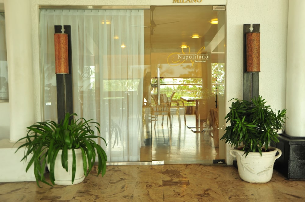 Napolitano Hotel 3/34