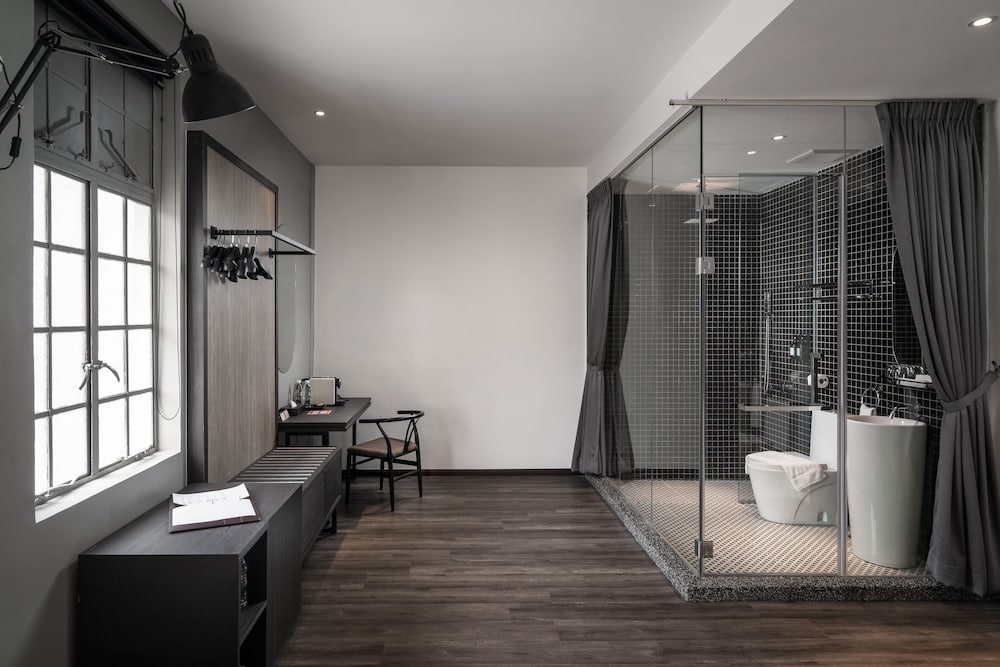 Modern Hotel Georgetown 36/45