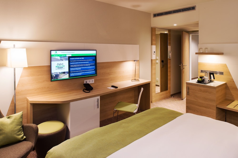 Holiday Inn Frankfurt Airport 8/75