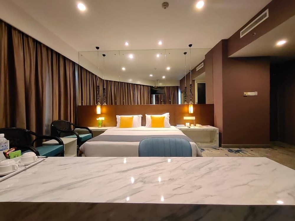 Hotel Capital 3/51