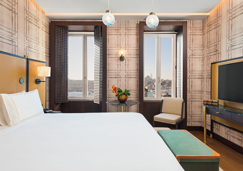 SUPERIOR, KING BED, GOLDEN HORN VIEW