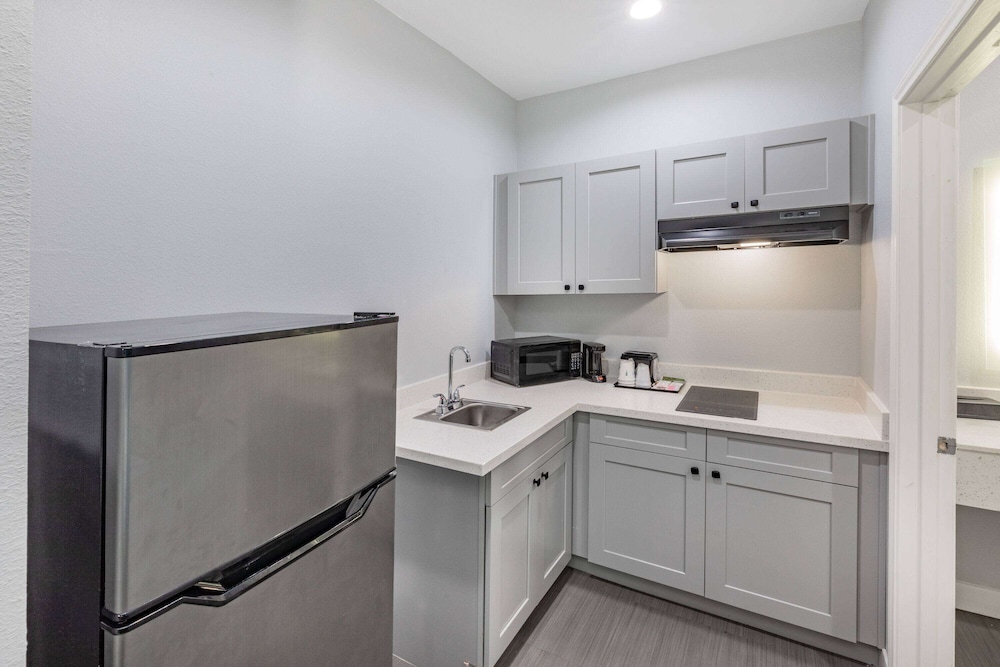 Baymont by Wyndham Freeport Texas 39/50