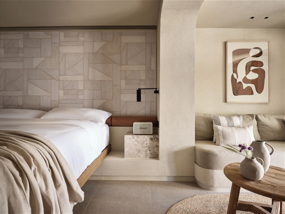 Island, King Bed, Inland View