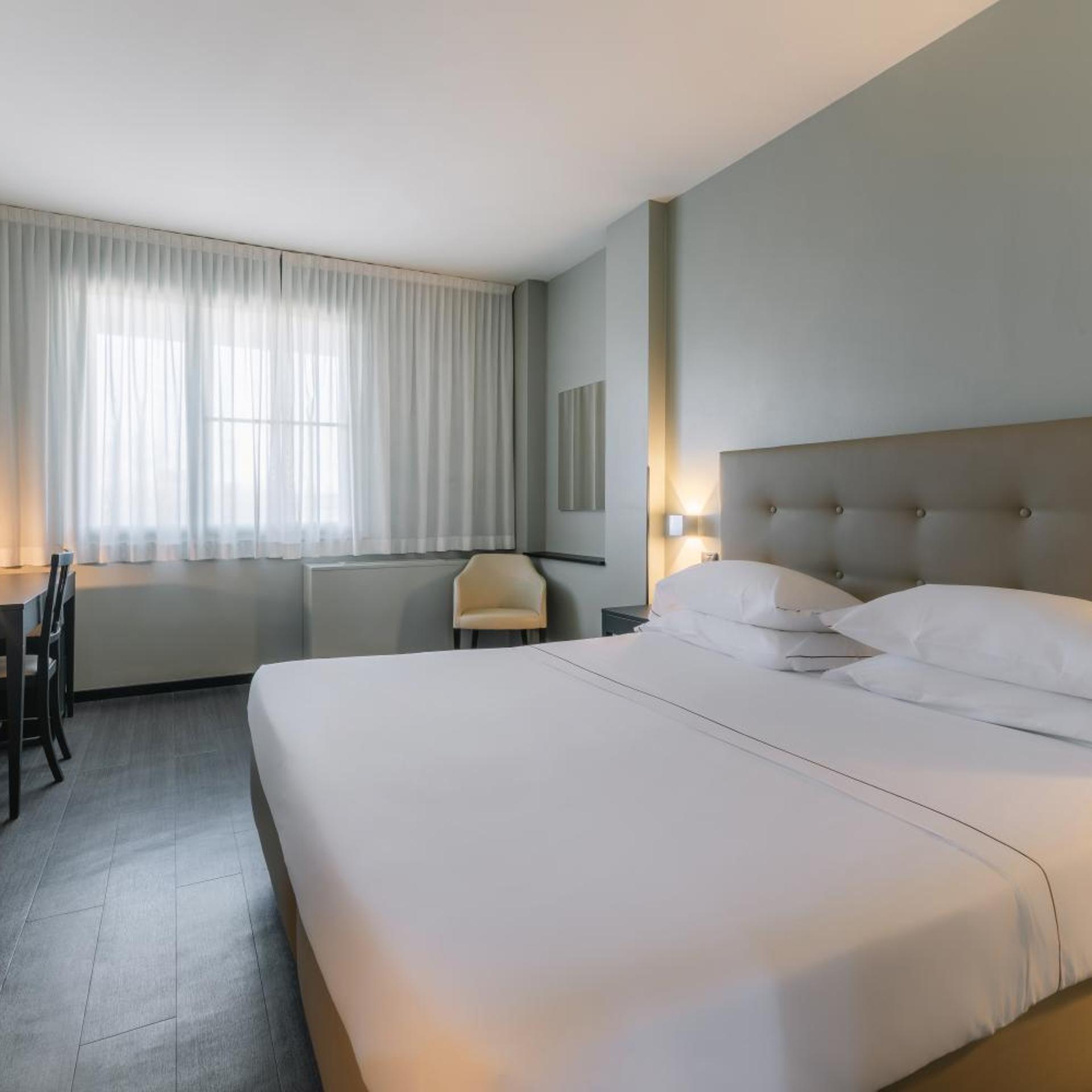 Room, Double Bed, Hotel King 2/8