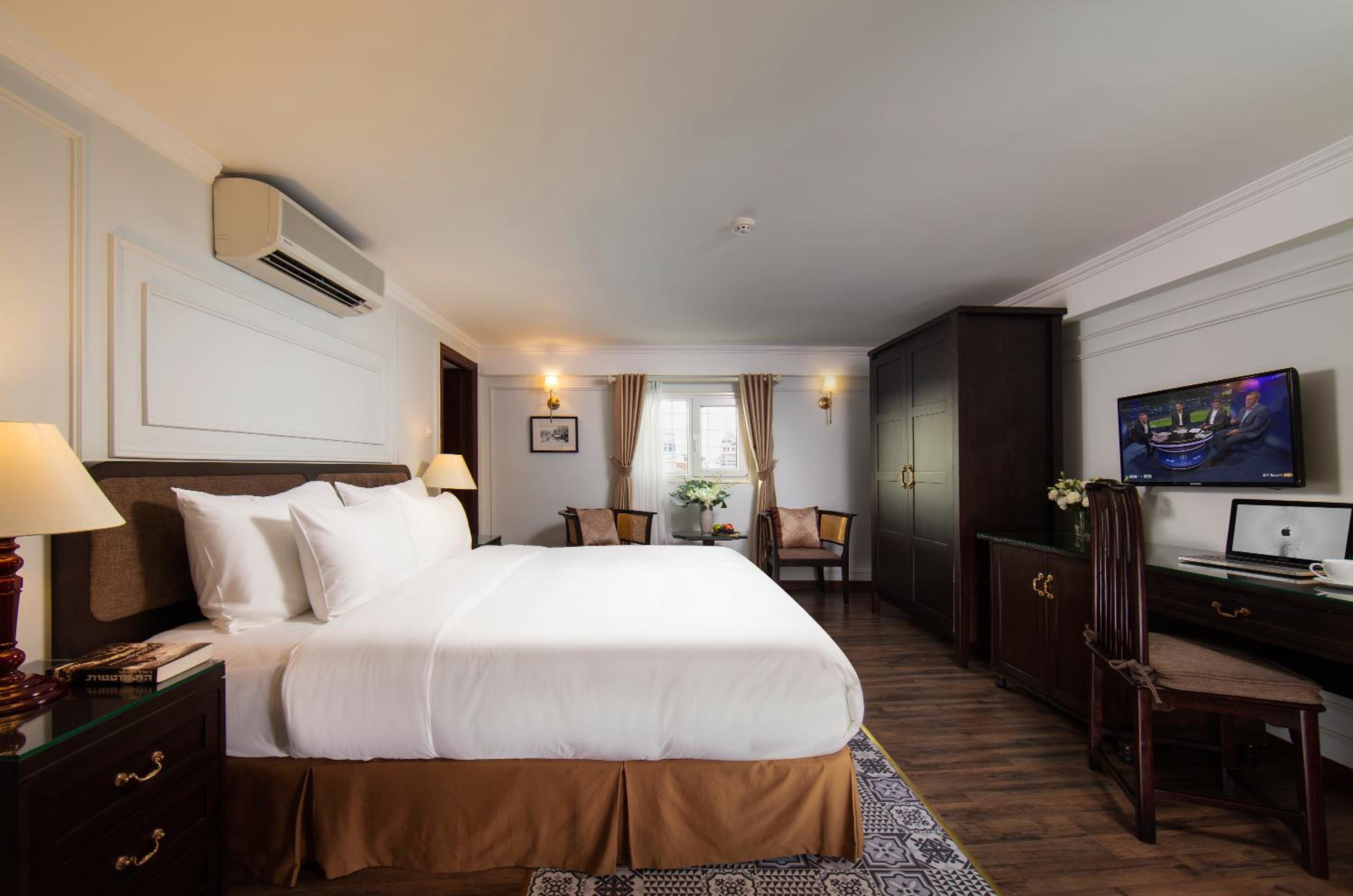 Suite, Balcony