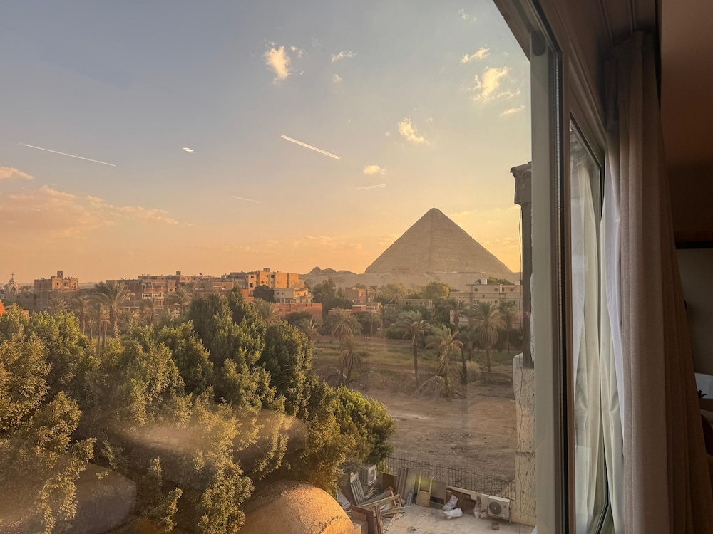 Palacio Pyramids Hotel 71/80