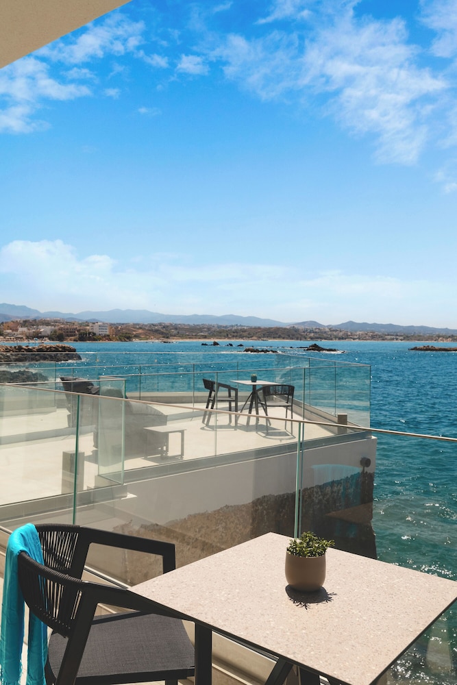 Elia Sea Suites 53/72