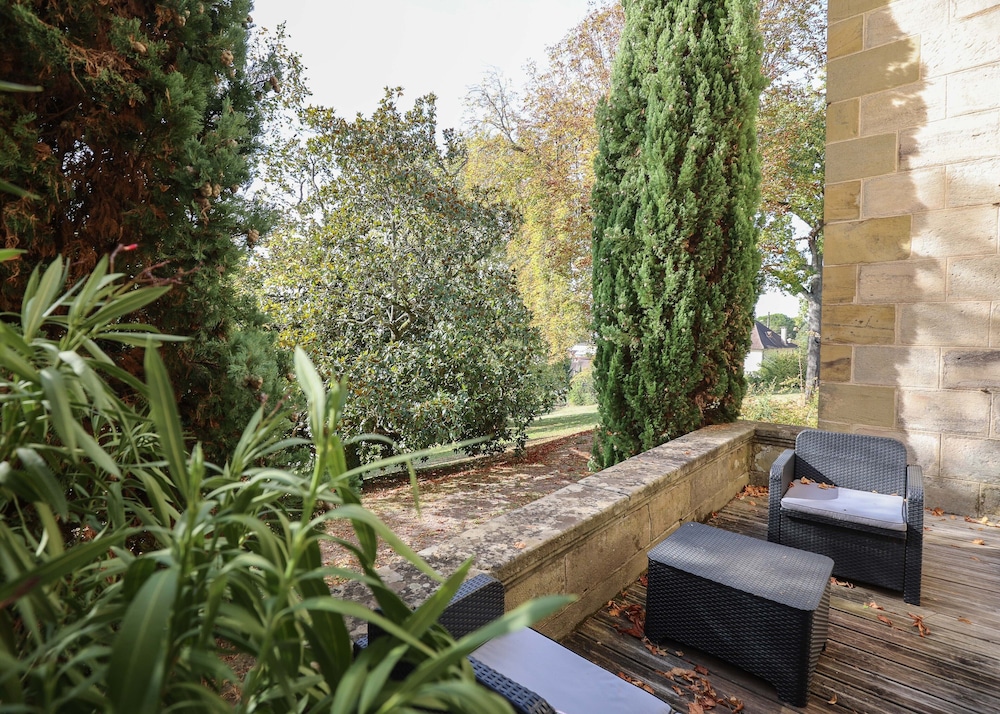 Chateau Lacan Hotel 46/50