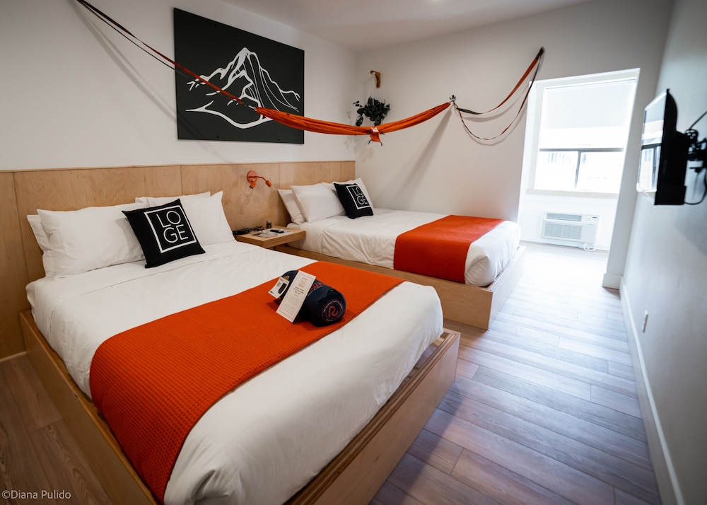 Downtown, 2 Queen Beds