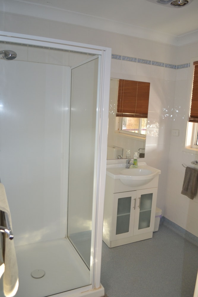CLANDULLA COTTAGES 49/50
