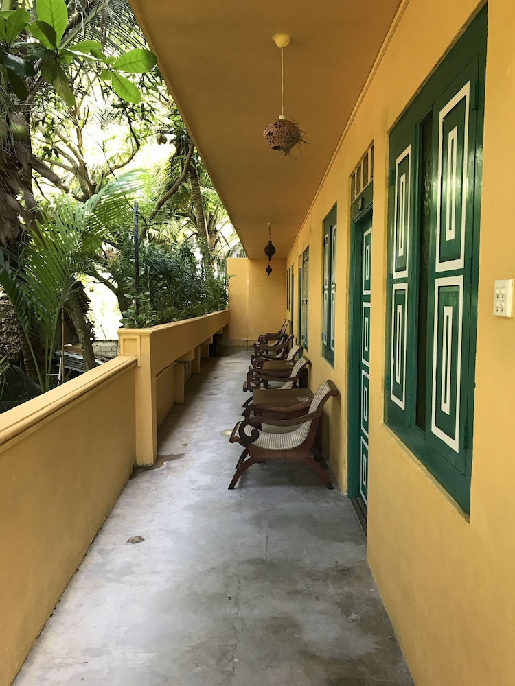 Thambapanni Retreat 3/72