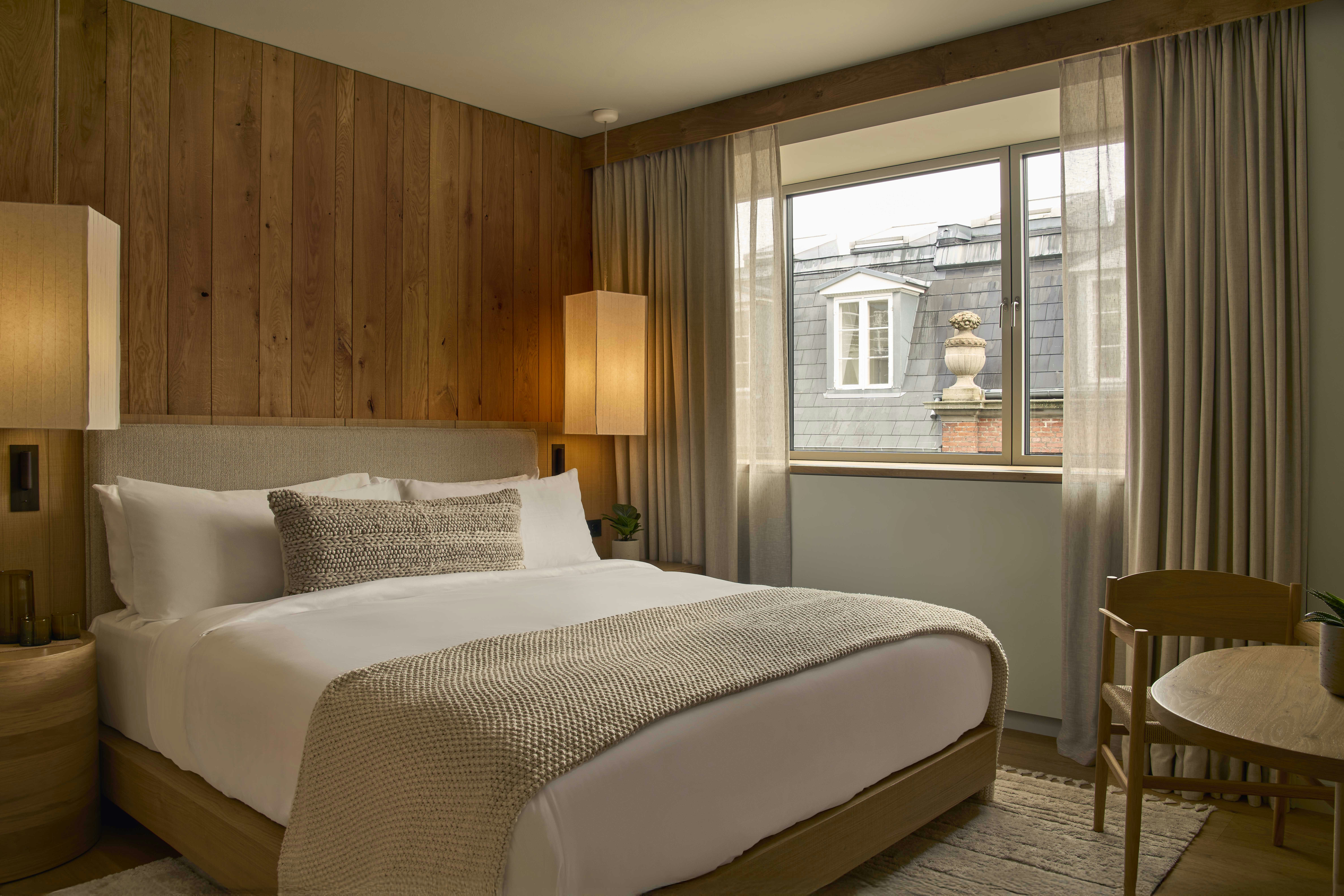 City, King Bed