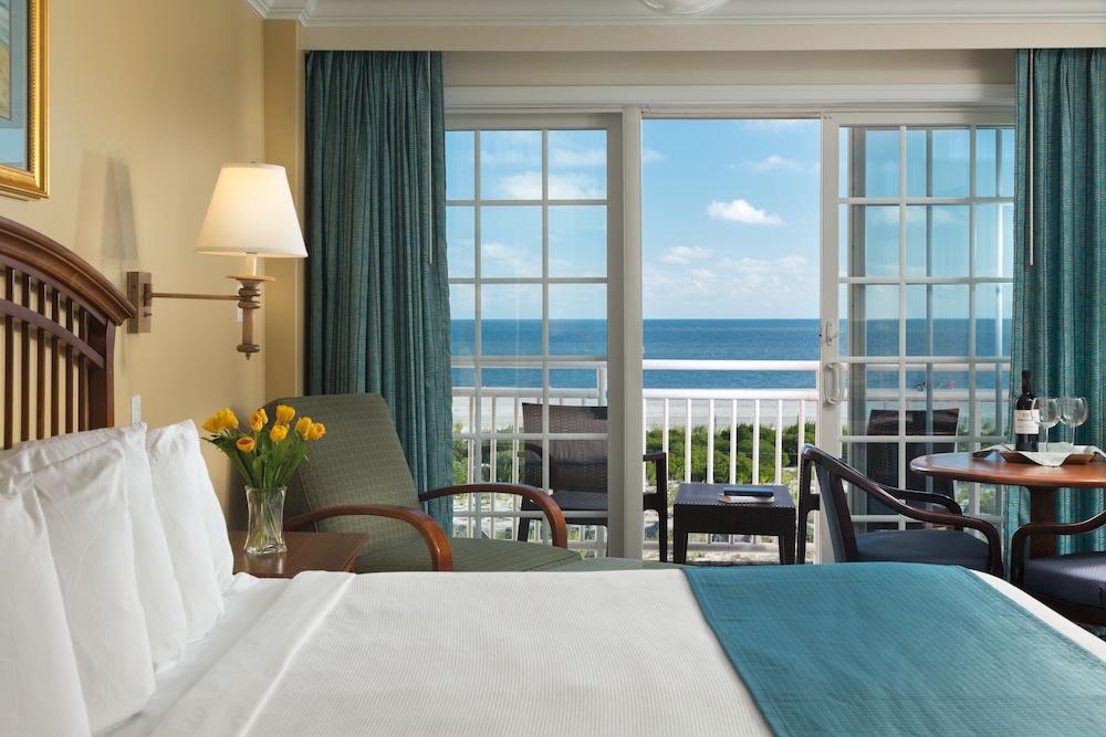 La Mer Beachfront Inn 26/38