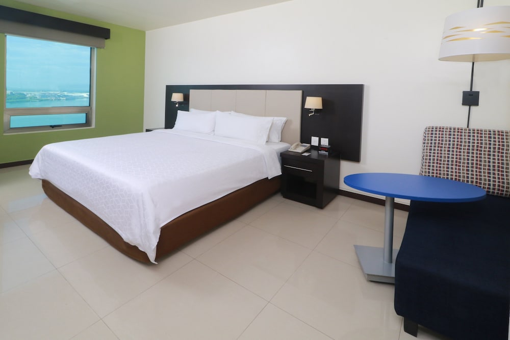 Holiday Inn Express Tuxpan 25/78