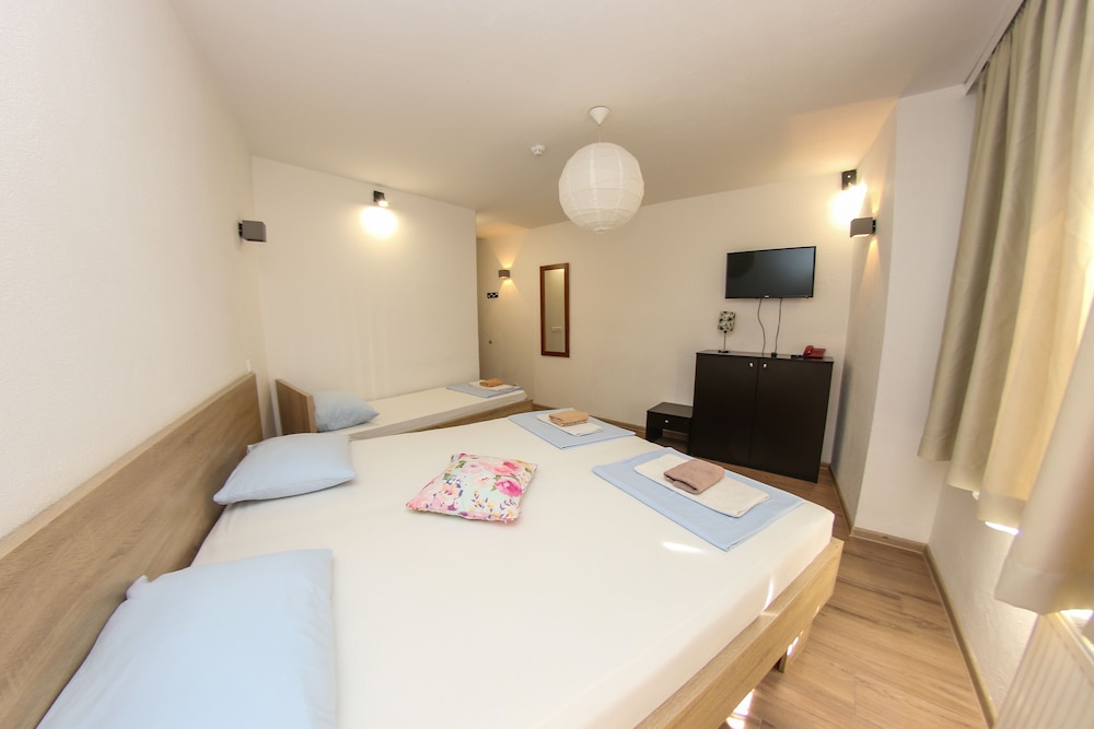 Hayat Hotel 38/57