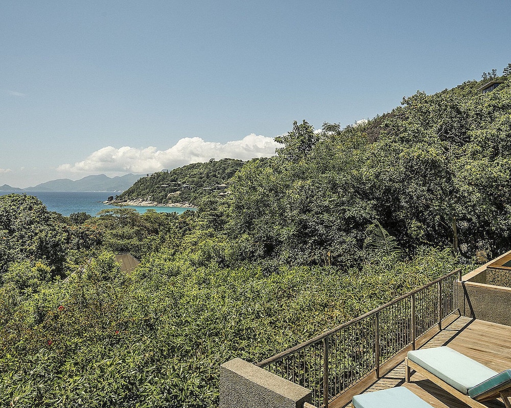 Four Seasons Resort Seychelles 11/60