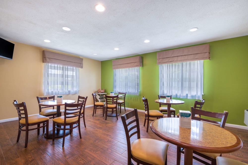 Sleep Inn Statesville I-40 32/38