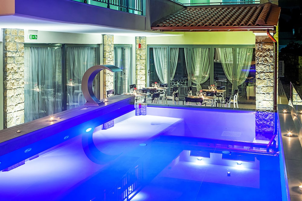 Core Hotel 25/50