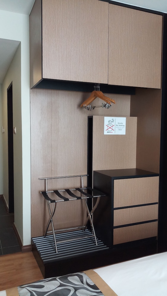 Roxy Hotel Apartment 51/58