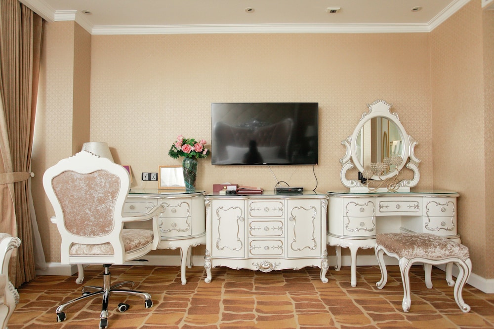 Hoang Trieu Hotel 46/49