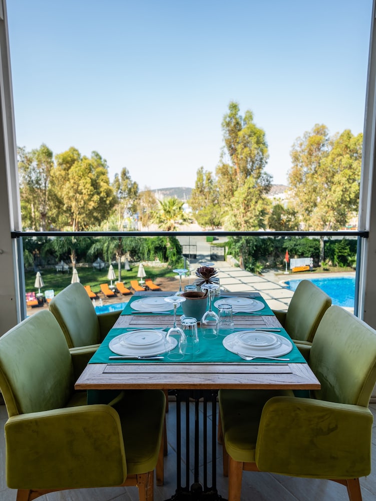 Bodrum Beach Resort 58/65