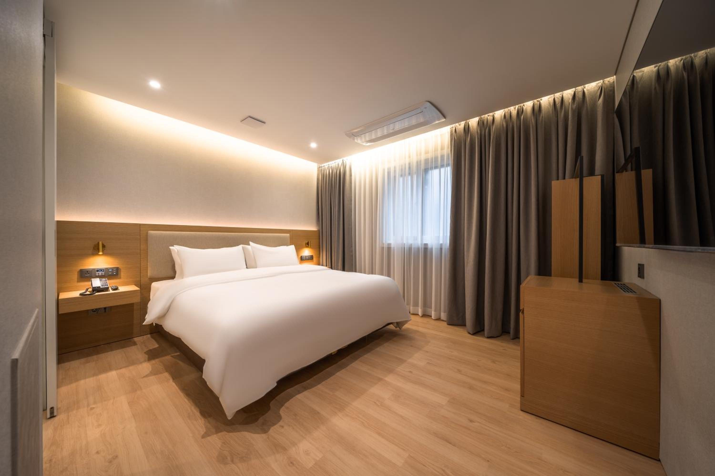 غرفة قياسية بسرير مزدوج، Comfort inn Yeouido 7/9