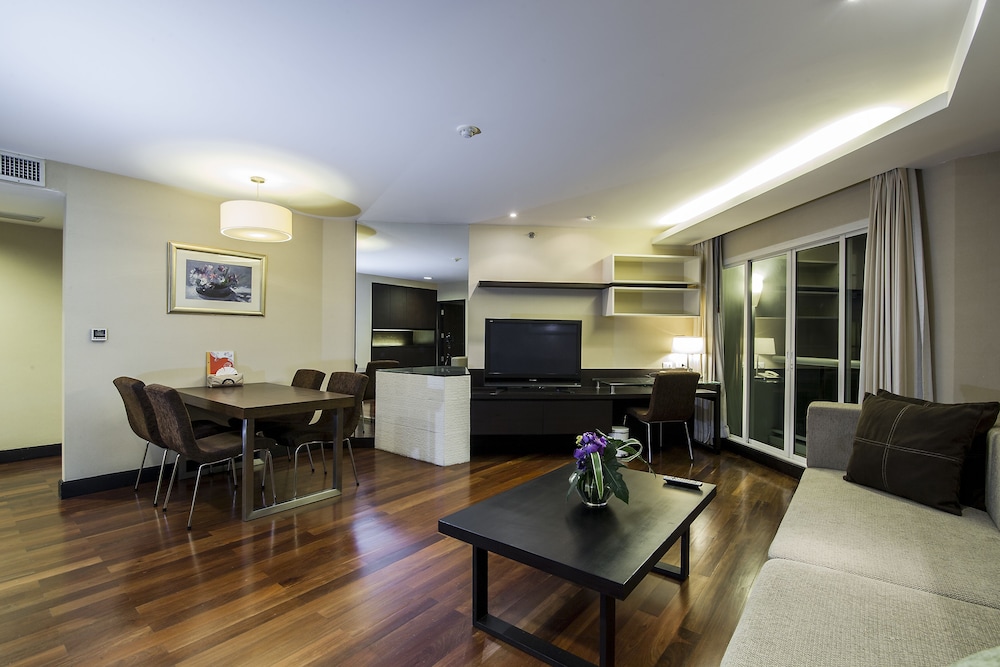 The Narathiwas Hotel and Residence Sathorn Bangkok 50/63