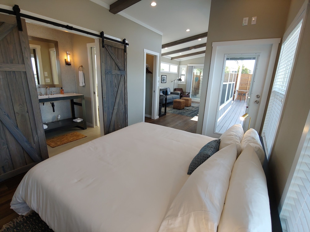 Casita, Lanai, King Bed