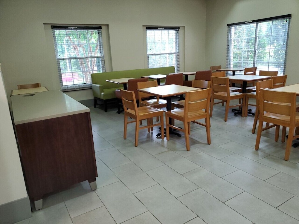 Country Inn & Suites by Radisson, Buford at Mall of Georgia, GA 42/51