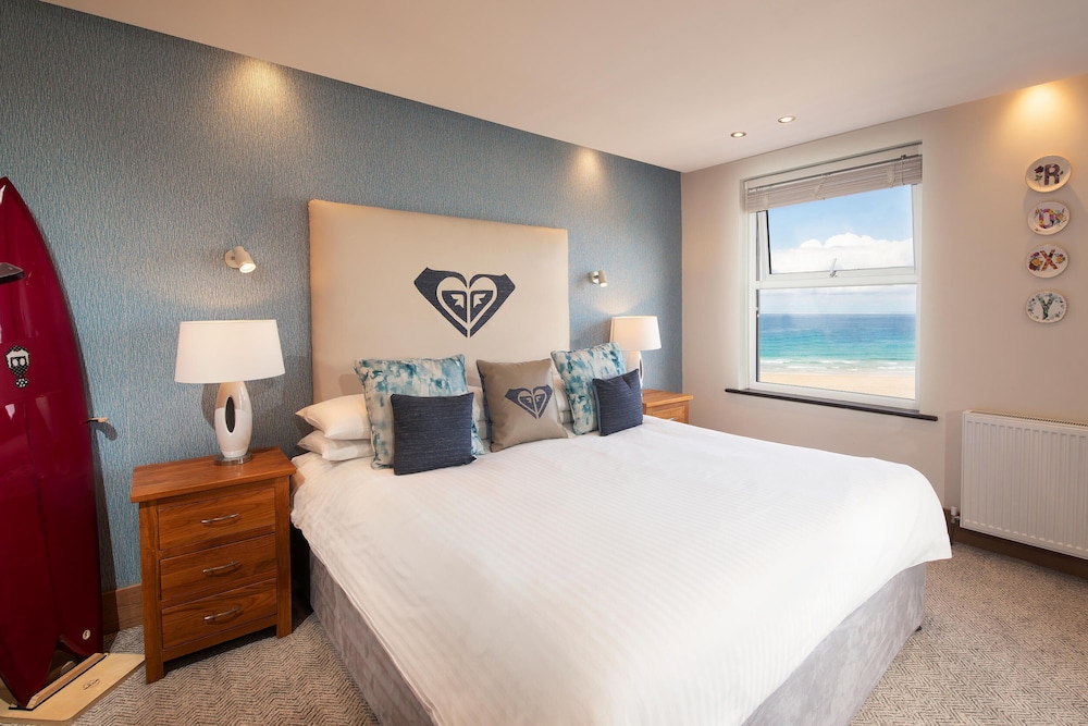 DELUXE, KING BED